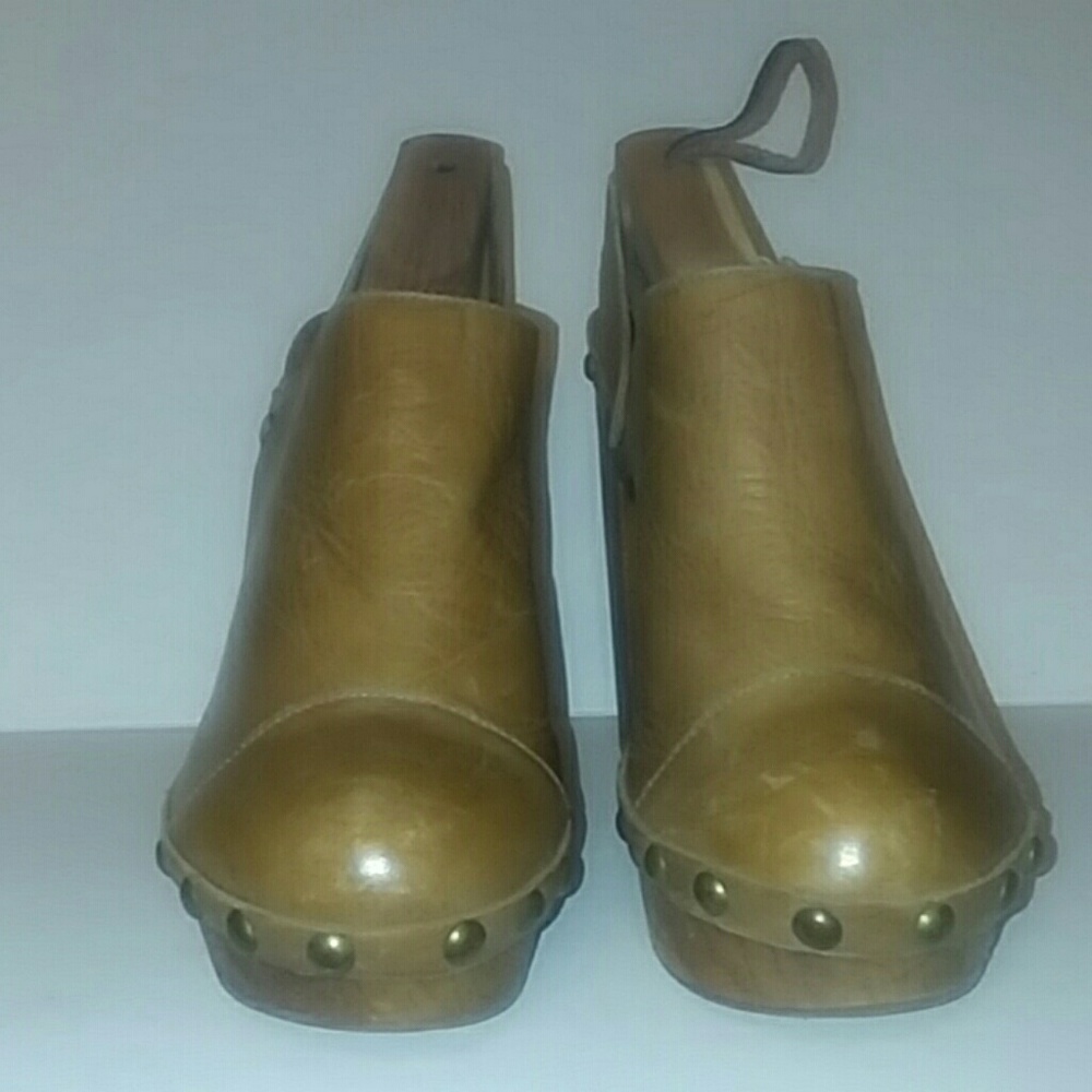 Woodies by Jeffrey Campbell tan platforms sz. 8